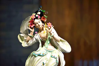 1 Day Wuxi Highlight Tour to Taihu Lake Yuantouzhu, Huishan Ancient Town, Clay Figure Museum and Qingming Bridge