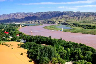 8 Days China Exotic Desert Grassland Lake Train Tour