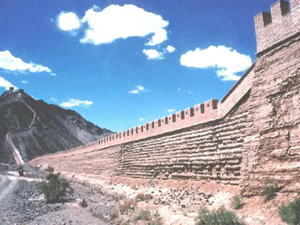 The overhanging Great Wall